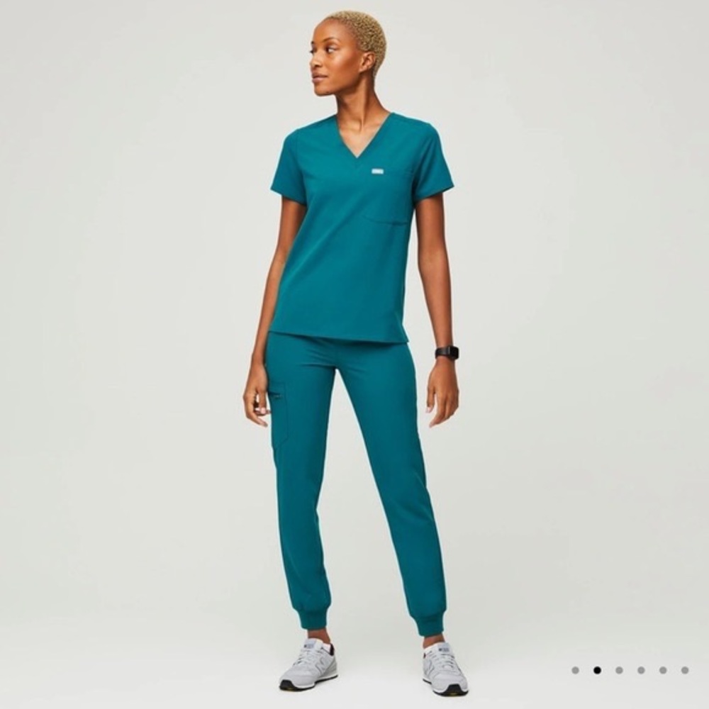 FIGS Pacific Blue Catarina Top & Zamora High-Waisted Joggers